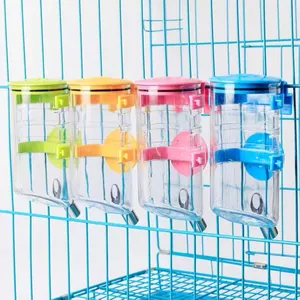 Lot de quatre abreuvoirs automatiques suspendus colorés pour cages et chenils pour chiens