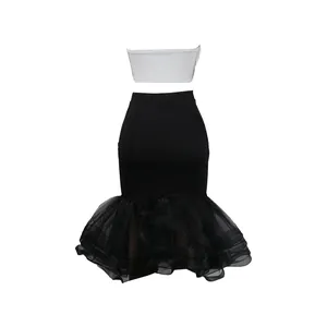 Elegante conjunto de dos piezas con top bandeau blanco y falda de sirena en tul