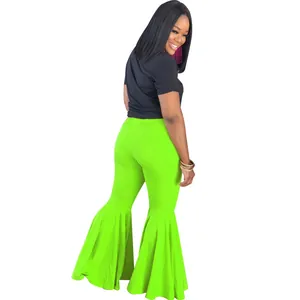 Vista trasera de pantalones acampanados con volantes verde neón sexys para ropa de club