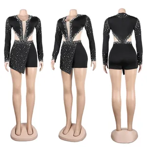 Tutina sexy nera a maniche lunghe con strass scintillanti e decorazioni in perle.