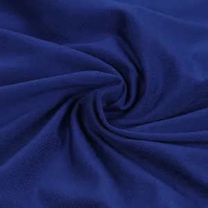 Primer plano de la textura de tela de malla azul que muestra tejido fino y elasticidad