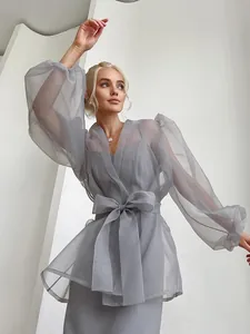 Elegante graue, durchsichtige Organza-Bluse mit Puffärmeln und Gürtel zum Binden