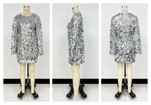 Vista de tres ángulos de un vestido corto plateado de lentejuelas con manga larga