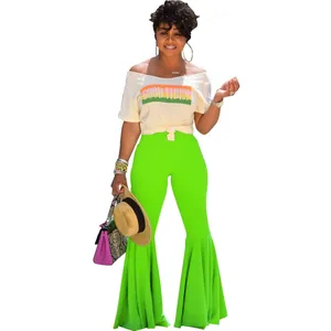 Pantalones de campana verde neón con volantes, cintura alta y ajuste entallado
