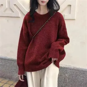 Pull en maille bordeaux oversize avec col rond rétro pour la mode automne-hiver des femmes