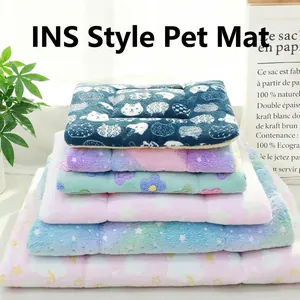 High-quality thickened plush pet sleeping mat blanket for cats and dogs in pastel