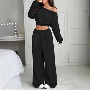 Ensemble deux pièces femme noir haut court épaules dénudées et pantalon large