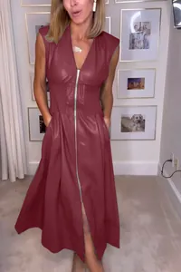 Elegante vestido largo sin mangas de cuero sintético burdeos con cremallera frontal