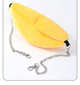Hamac chaud en peluche en forme de banane pour petits animaux avec chaînes en métal.