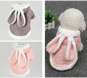 Felpe per animali in velluto a coste rosa e grigio con orecchie di coniglio e pile.