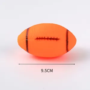 Petit jouet de football orange pour animaux avec couineur, balle en caoutchouc de 9,5 cm