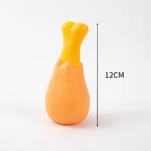 Détail montrant la hauteur de 12 cm de ce jouet pour chien en forme de pilon sonore