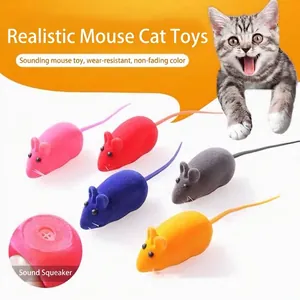 Mehrfarbige beflockte Quietschmaus-Spielzeuge für Katzen mit Detail zum Soundmechanismus