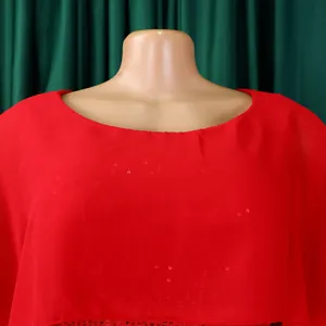Elegantes rotes Abendkleid aus Chiffon mit Rundhalsausschnitt und Pailletten