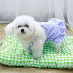 Atmungsaktives blaues Gingham-Sommerkleid für Haustiere mit Gänseblümchen-Trägern