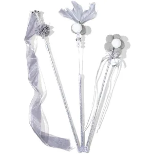Set di bacchette per gatti grigie con piume campanelli e nastri per gioco indoor