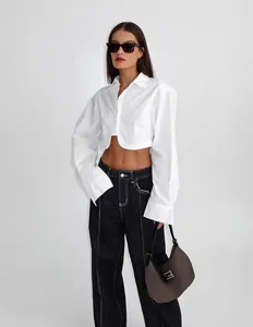 Elegante camicia bianca corta in cotone stile francese da donna per look primaverile