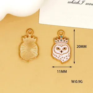 Detailed macro view of small owl-shaped alloy pendant with 20x11mm dimensions for DIY
