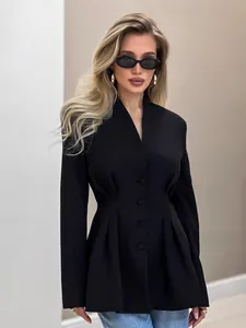 Eleganter schwarzer schmal geschnittener Blazer mit Taillierung für Damen im Büro