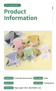 Dettaglio della pettorina per gatti con motivo orso e fiocco decorativo colorato