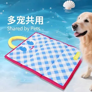 Alfombrilla de enfriamiento de seda de hielo a cuadros azules, repelente al agua para perros.