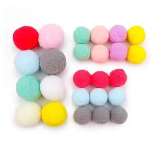 Pompon di peluche colorati per gatti, palline da gioco interattive morbide e silenziose