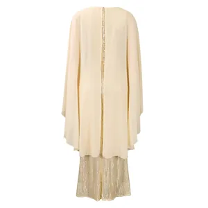 Rückansicht eines champagnerfarbenen Pailletten-Abendkleids mit Chiffon-Cape