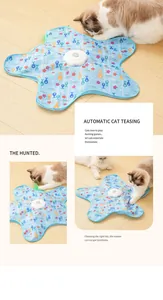 Détail macro de chats interagissant avec un tapis de jeu de chasse automatique bleu