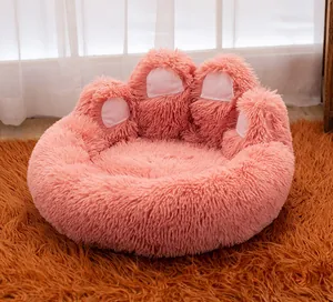 Luxuriöses rosa Haustierbett in Bärentatzenform aus weichem Langflor Plüsch für Katzen