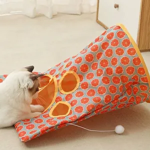 Tunnel scoppiettante per gatti con stampa di arance e palla di peluche appesa