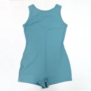 Primer plano de un body de una pieza sin mangas azul verdoso con cuello redondo mujer