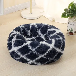 Rundes Plüschtierbett mit dunkelblauem und weißem Langhaarfell-Design