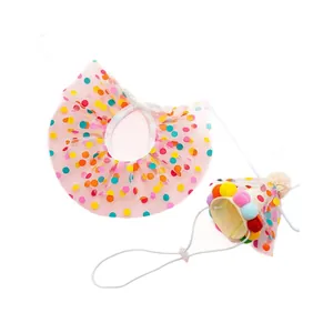 Set de babero y gorro de fiesta con lunares de colores para perros y gatos