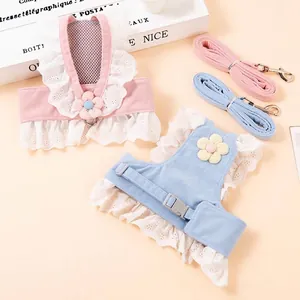 Harnais et laisse pour petits chiens et chats avec froufrous en dentelle et fleurs