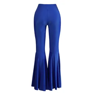 Vista detallada de pantalones azul real ajustados con bajos de campana y volantes