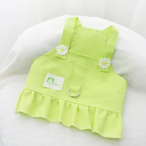 Robe d'été vert vif pour animaux avec bretelles marguerites et ourlet à volants