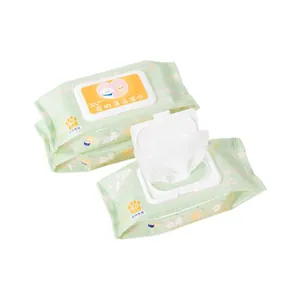 Pack of 80 gentle cleaning wipes for pets, ideal for deodorizing cat and dog paws