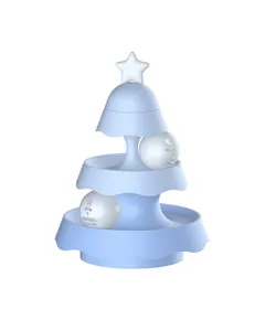 Detailweergave van de blauwe kerstboom kattenspeeltuin met 3 niveaus en lichtgevende ballen