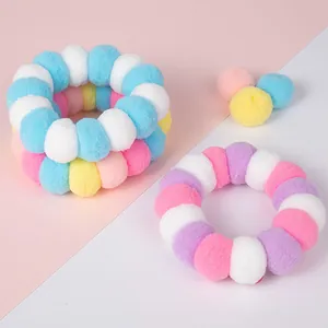 Collier coloré en pompons fait main pour chiens et chats aux tons arc-en-ciel pastel