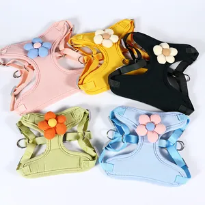 Pettorina a gilet morbida e regolabile con fiori per cani piccoli e gatti in colori assortiti