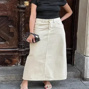 Elegant beige high-waist straight denim maxi skirt for a minimalist French autumn look.