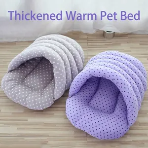 Warmer Hausschuh-Höhlenbett für Katzen und Hunde mit gemütlichem Polka-Dot-Plüsch