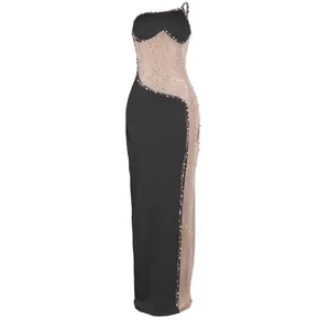 Elegante abito da sera nero con dettagli in rete trasparente e strass