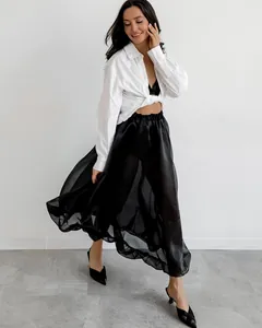Elegante gonna midi in mesh nero dal design francese con strati di organza trasparente