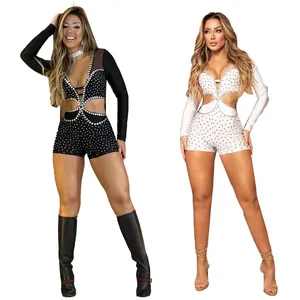Dettaglio delle tute sexy in rete elastica con strass in bianco e nero