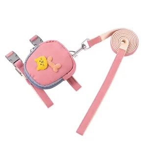 Conjunto duradero de arnés y correa rosa para mascotas con mini mochila de gato.