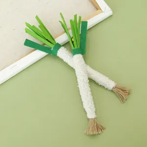 Lindo juguete masticable interactivo para gatos con forma de cebolleta y cascabeles