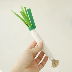 Realistic leek-shaped cat toy with silvervine and bell for interactive pet play