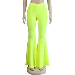 Vista detallada de pantalones de campana amarillo neón de cintura alta con volantes