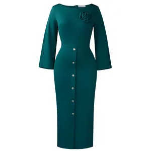 Robe élégante vert sarcelle à col rond avec manches cloche et détail de rose chic